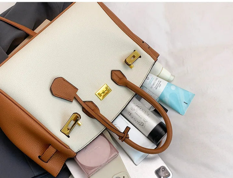 Luxury Elegant Handheld Purse with Spacious Bag
