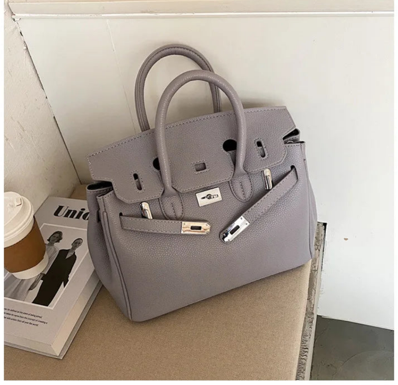 Elegant Shoulder Purse Crossbody Bag with Premium Design