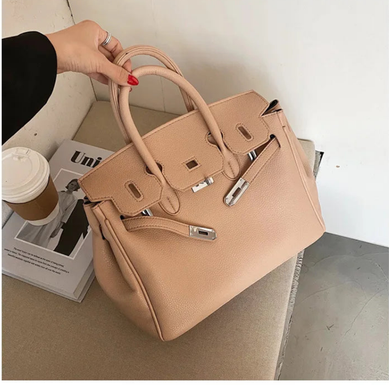 Elegant Shoulder Purse Crossbody Bag with Premium Design