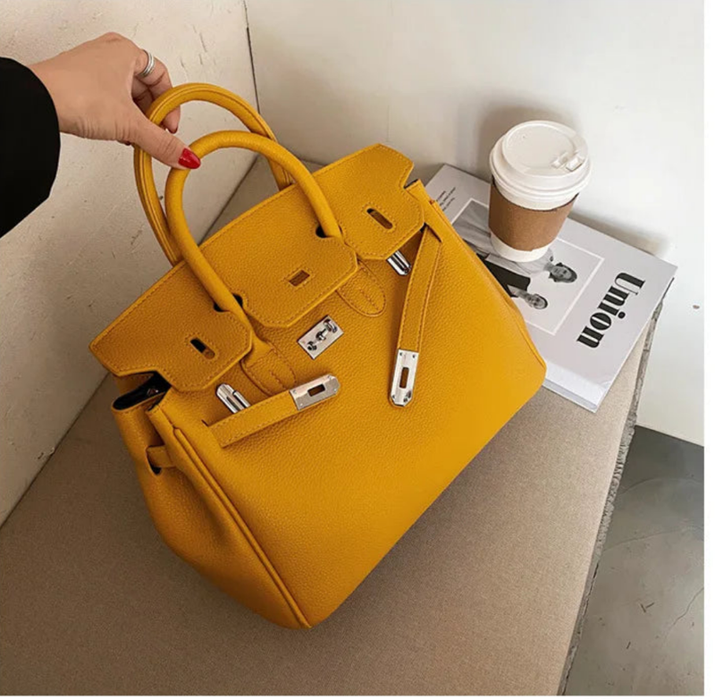 Elegant Shoulder Purse Crossbody Bag with Premium Design