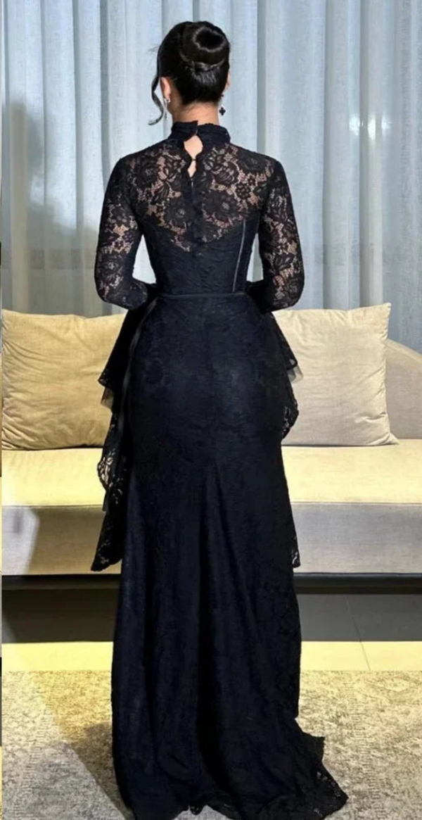 Elegant Lace Pleat Mermaid V-neck Long Dress