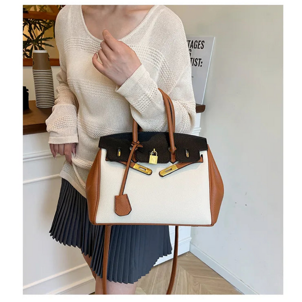 Luxury Elegant Handheld Purse with Spacious Bag