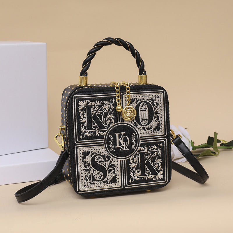 2022 New Women&amp;#039;s Bag Hot Style Messenger Bag Retro Portable Makeup Small Square Bag