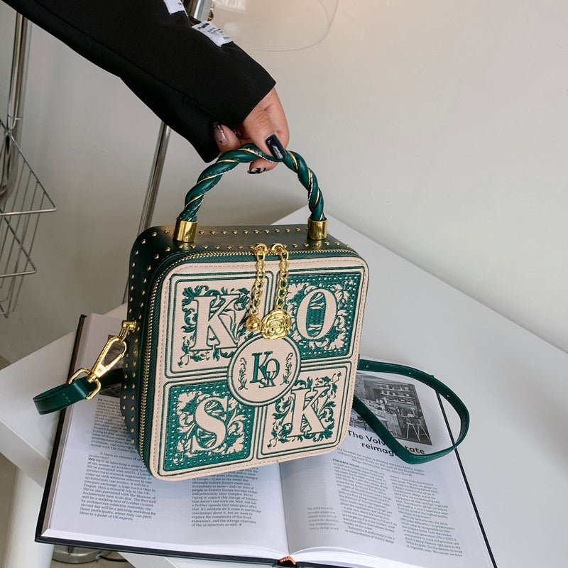 2022 New Women&amp;#039;s Bag Hot Style Messenger Bag Retro Portable Makeup Small Square Bag