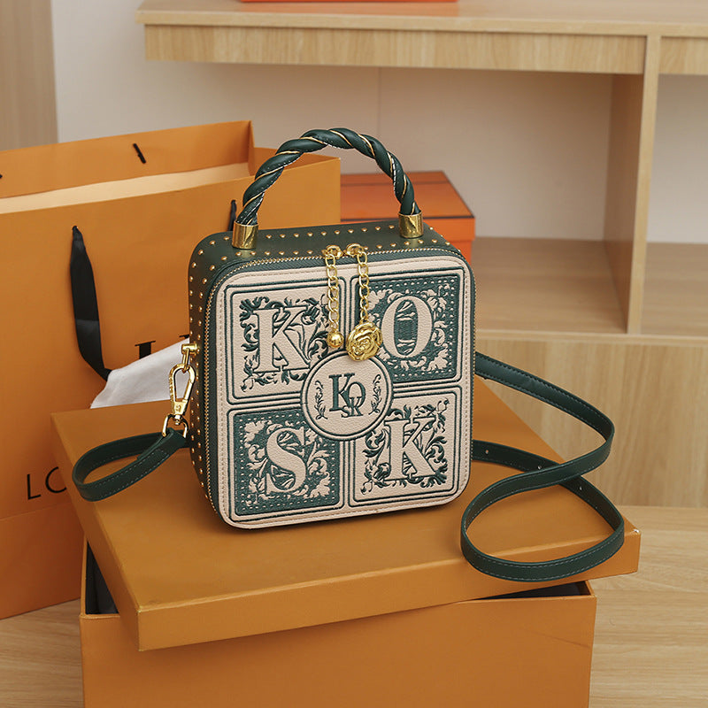 2022 New Women&amp;#039;s Bag Hot Style Messenger Bag Retro Portable Makeup Small Square Bag