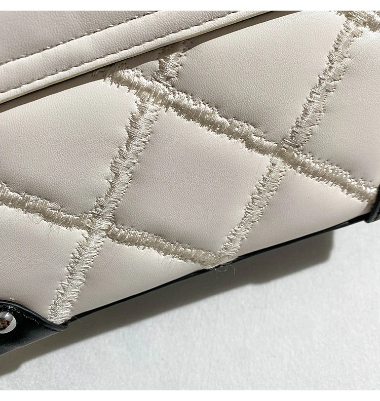 Popular and Luxury Makeup Bag with Delicate Letter