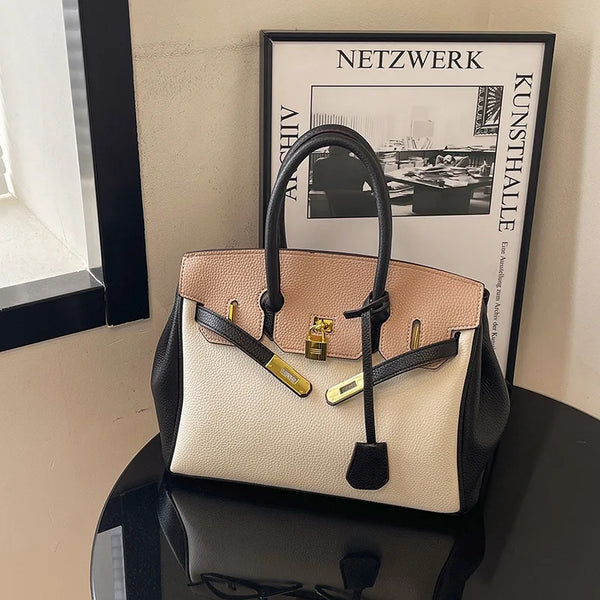 Luxury Elegant Handheld Purse with Spacious Bag