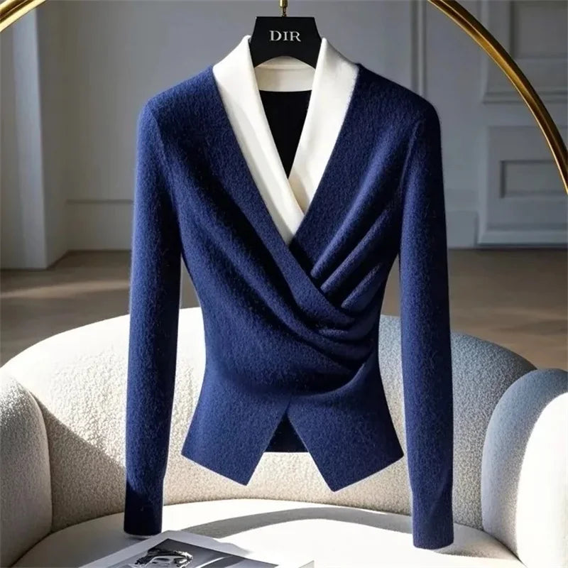 Design Fake Two-Piece Nice V-Neck Bottoming Sweater