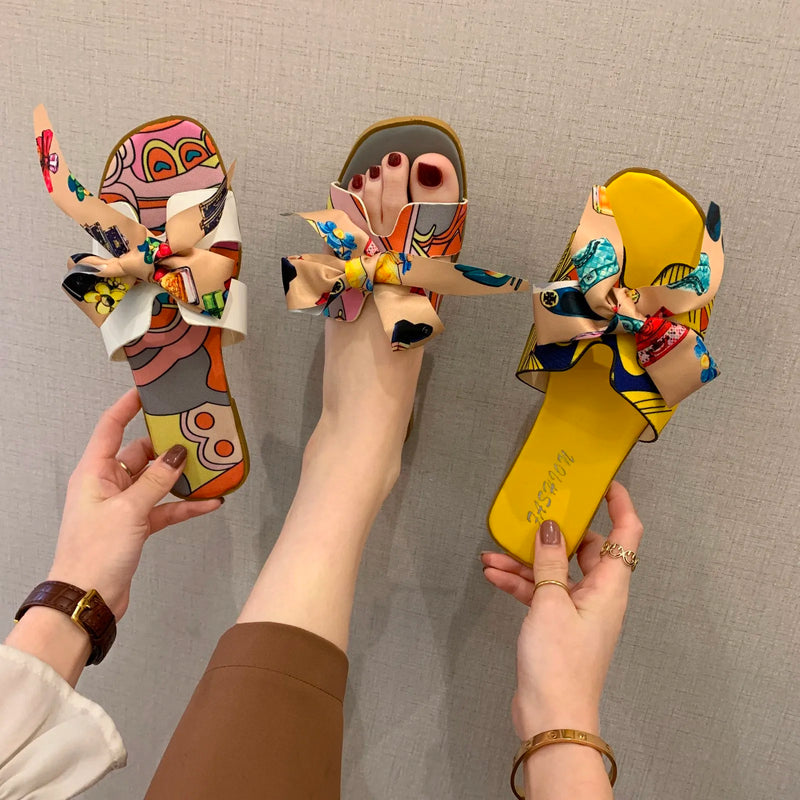Summer Ethnic Style Graffiti Bow Sandals