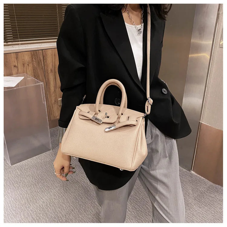 Elegant Shoulder Purse Crossbody Bag with Premium Design