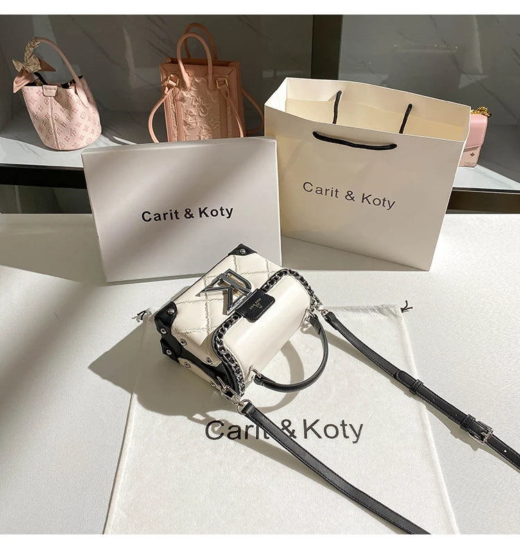 Popular and Luxury Makeup Bag with Delicate Letter