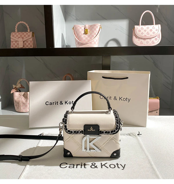 Popular and Luxury Makeup Bag with Delicate Letter