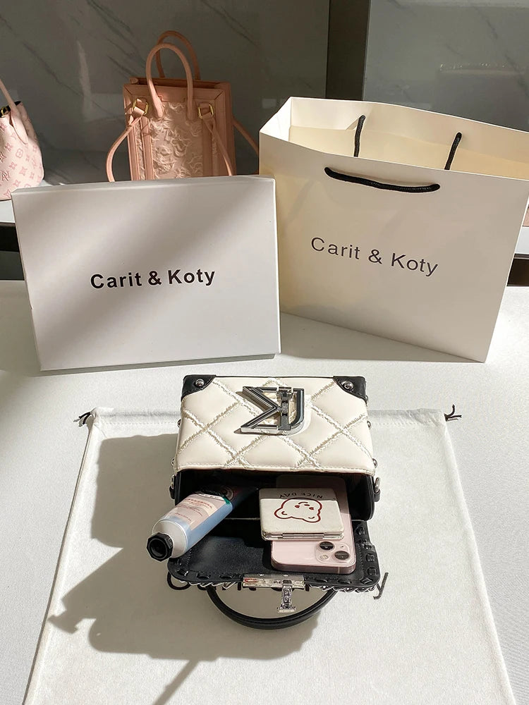 Popular and Luxury Makeup Bag with Delicate Letter