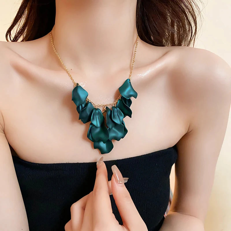 Red petal Neklace