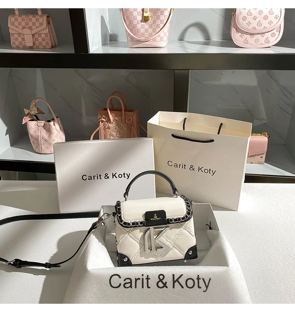 Popular and Luxury Makeup Bag with Delicate Letter