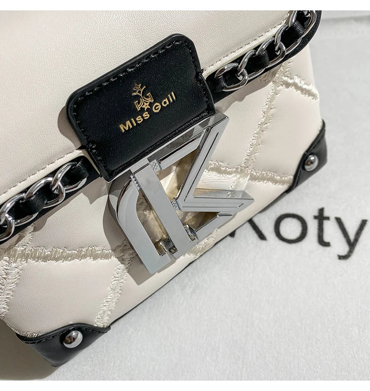 Popular and Luxury Makeup Bag with Delicate Letter