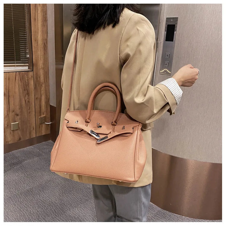 Elegant Shoulder Purse Crossbody Bag with Premium Design