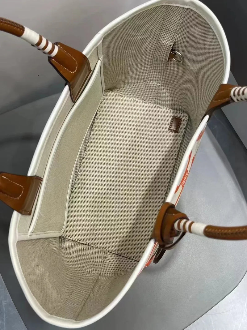 Beautiful everyday Handbags