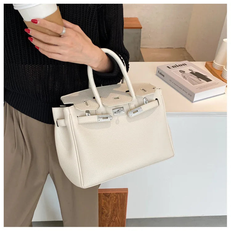 Elegant Shoulder Purse Crossbody Bag with Premium Design